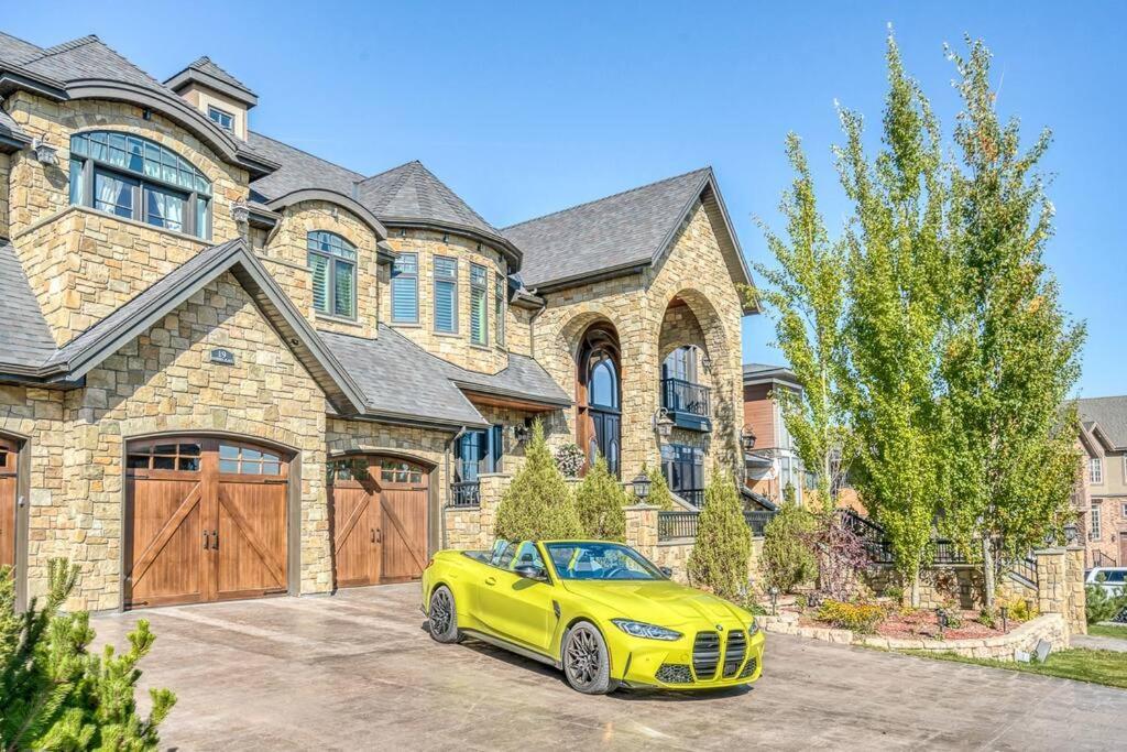 French Chateau W/Swim Spa & Theatre: 11,700 Sqft YYC Exterior foto