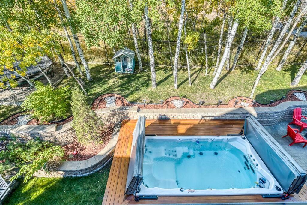 French Chateau W/Swim Spa & Theatre: 11,700 Sqft YYC Exterior foto